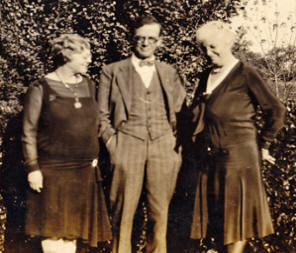 Gilchrist, Nellie, Annie Roberts